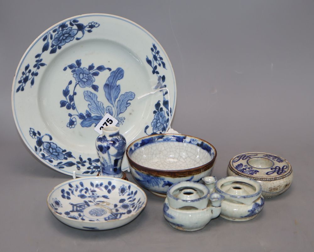 Two Korean water droppers and Chinese blue and white porcelain, 18th / 19th century